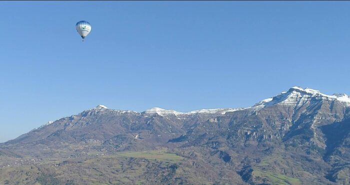 Une vue inoubliable sur les sommets des alpes du sud